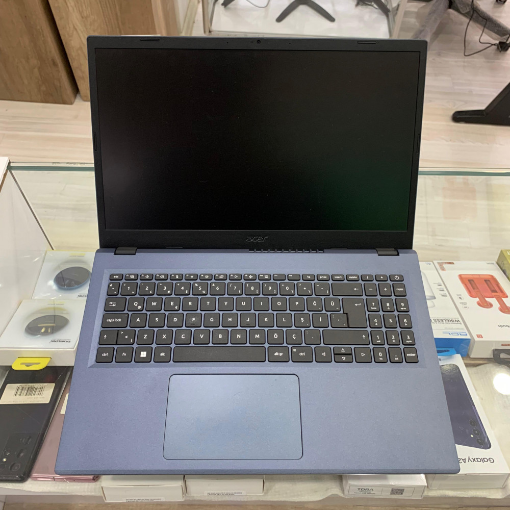 acer Aspire 3 15.6" Touchscreen Laptop - AMD Ryzen 5 7520U - FHD (1920 x 1080)