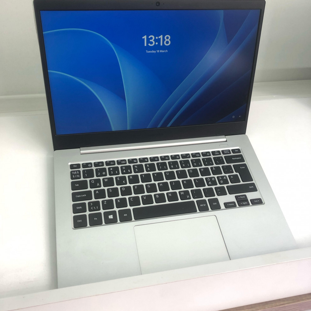 Samsung Galaxy Book Go Snapdragon 7c Gen 2 4GB RAM 128GB SSD