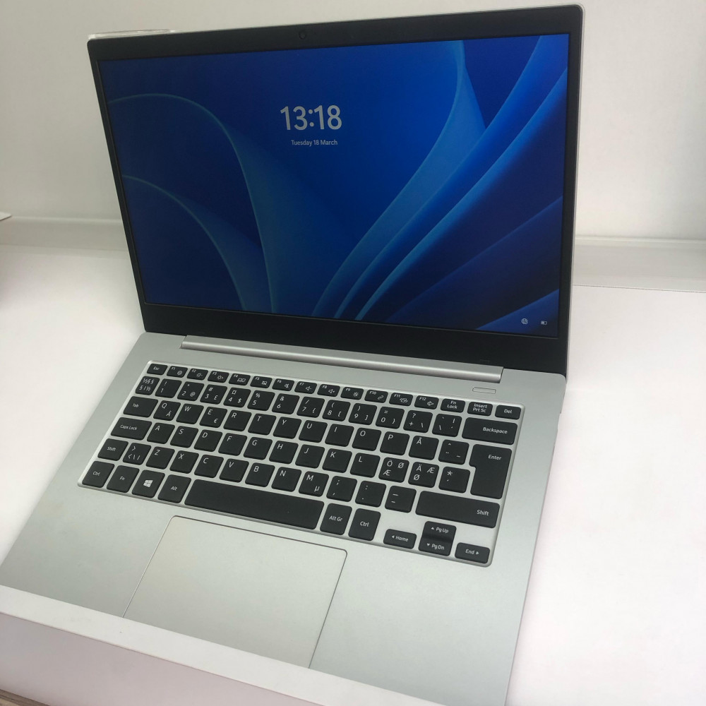 Samsung Galaxy Book Go Snapdragon 7c Gen 2 4GB RAM 128GB SSD